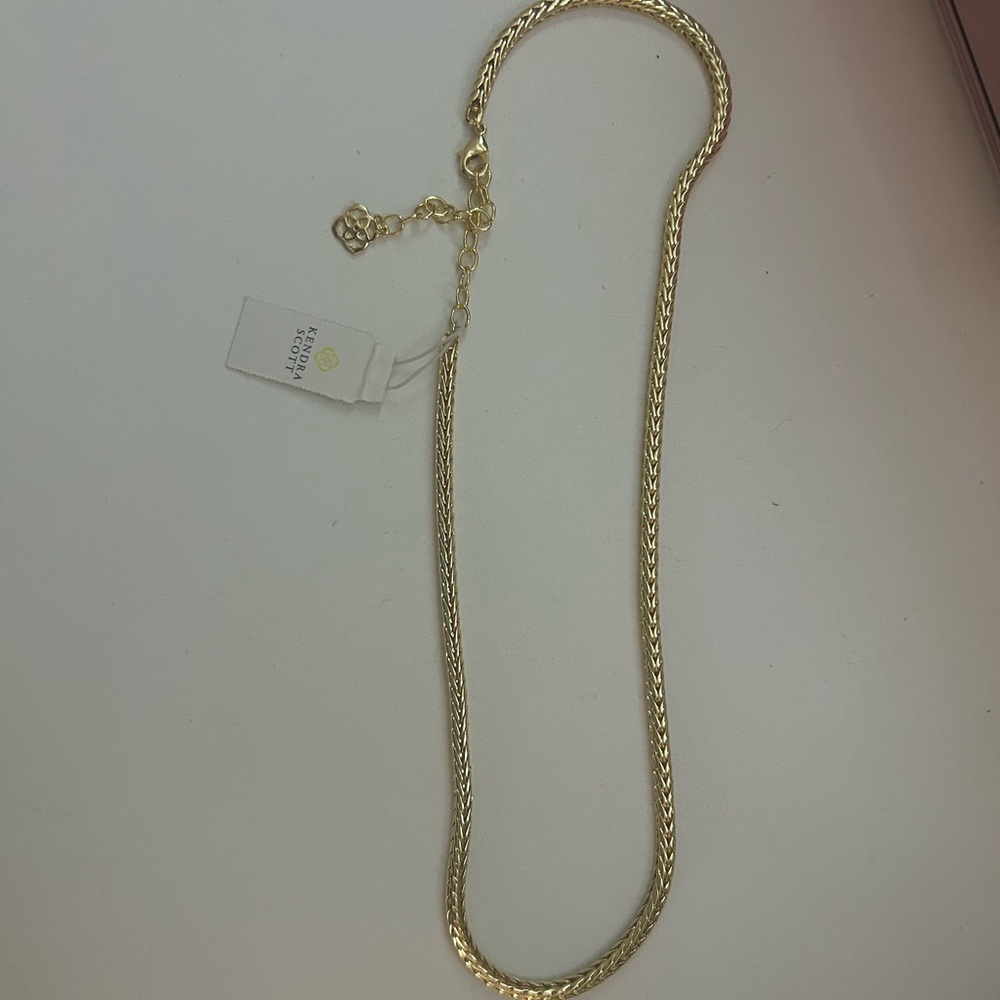 Elegant Gold Chain Necklace